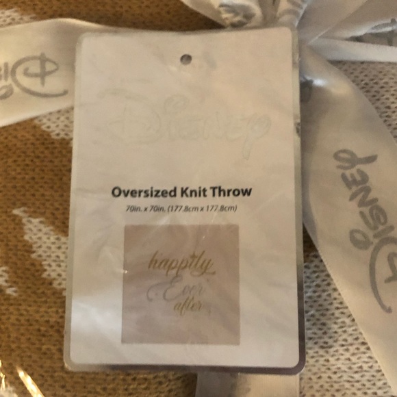 🎠Disney Happily Ever After Knitted Blanket- 658 $30 or $25 w/offer - Picture 1 of 4